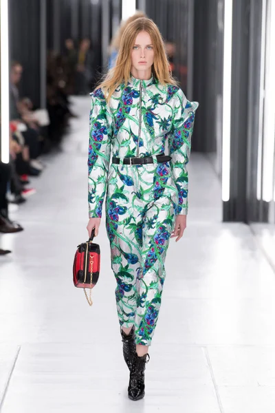 Look 46